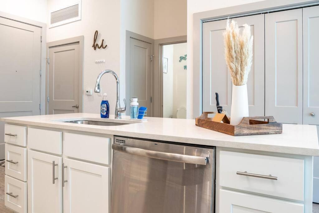 Beautiful Riverwalk Apt With Full Amenities, King Bed & Free Parking San Antonio Exteriér fotografie