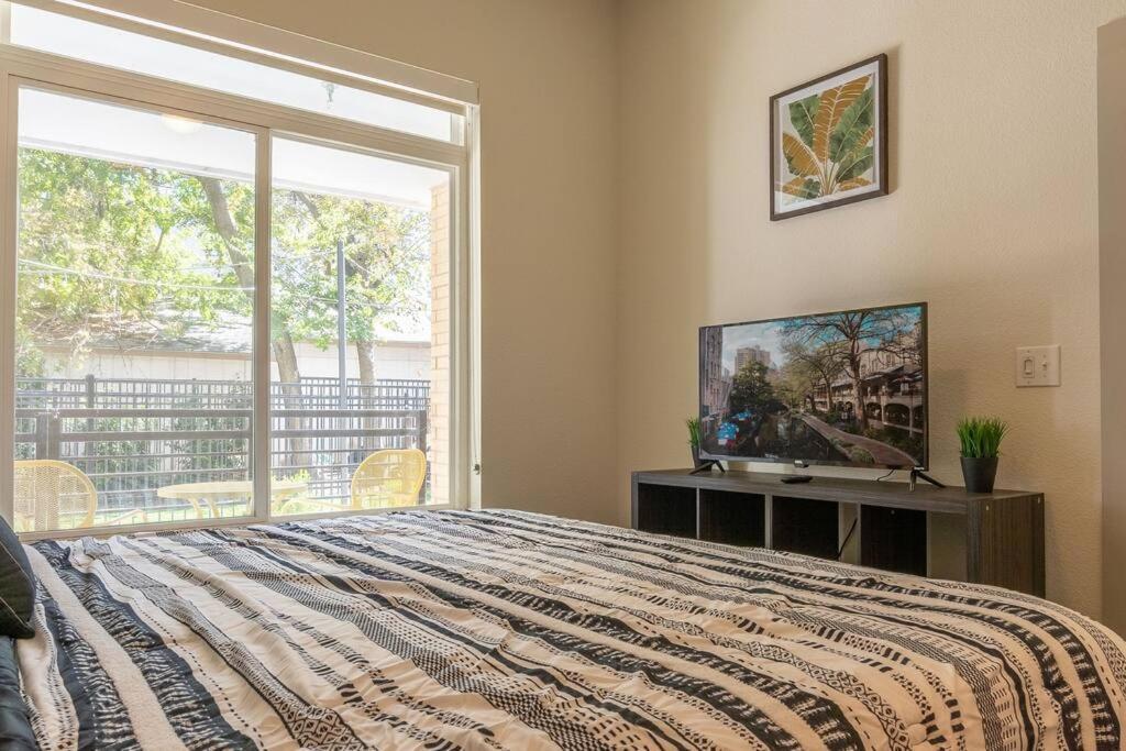 Beautiful Riverwalk Apt With Full Amenities, King Bed & Free Parking San Antonio Exteriér fotografie